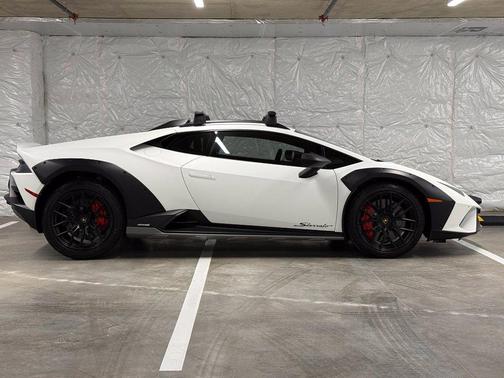 Bianco Monocerus Metallic 2023 Lamborghini Huracan Sterrato