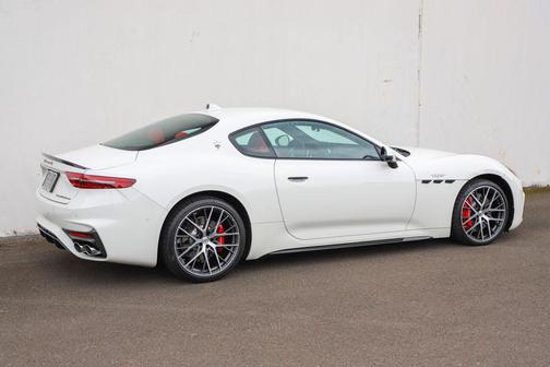Bianco Solid 2024 Maserati GranTurismo Trofeo