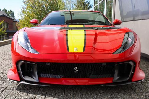 2023 Ferrari 812 Competizione Base