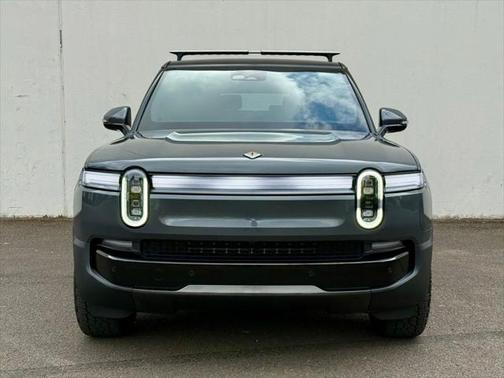 2025 Rivian R1S Adventure