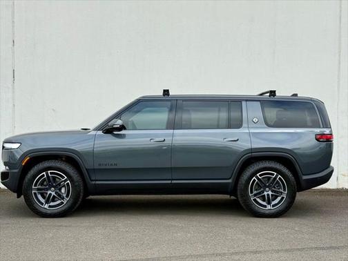 2025 Rivian R1S Adventure