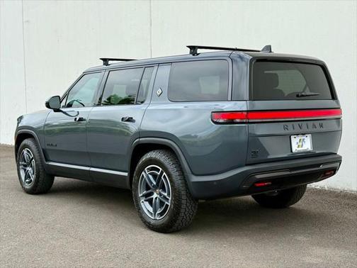 2025 Rivian R1S Adventure