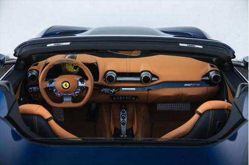 2022 Ferrari 812 GTS Base