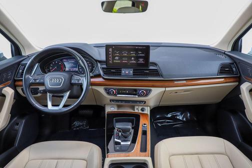 Glacier White Metallic 2023 Audi Q5 45 S line Premium