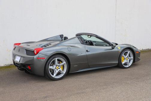 Grigio Silverstone Metallic 2013 Ferrari 458 Spider Base