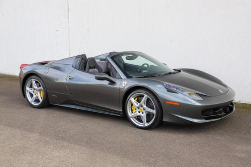 Grigio Silverstone Metallic 2013 Ferrari 458 Spider Base