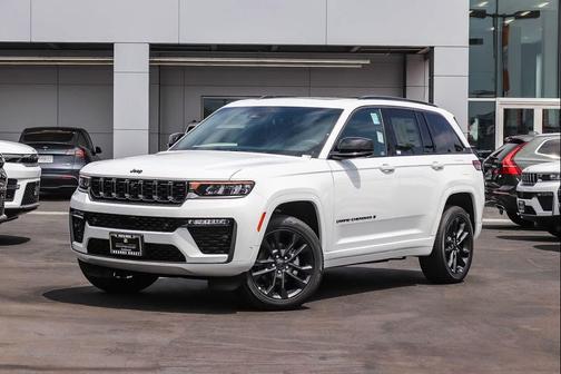 Bright White Clearcoat 2026 Jeep Grand Cherokee Limited