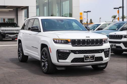 Bright White Clearcoat 2026 Jeep Grand Cherokee Limited