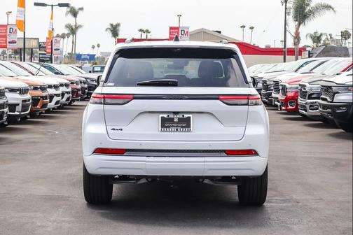 Bright White Clearcoat 2026 Jeep Grand Cherokee Limited