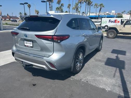 2021 Toyota Highlander Hybrid Platinum