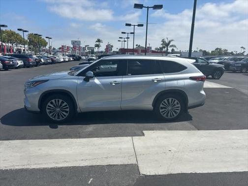 2021 Toyota Highlander Hybrid Platinum