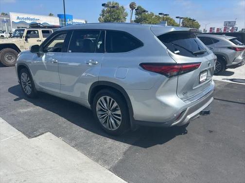 2021 Toyota Highlander Hybrid Platinum