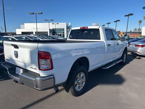 2024 RAM 3500 Big Horn Crew Cab 4x4 8' Box