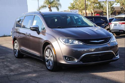 Granite Crystal Metallic Clearcoat 2019 Chrysler Pacifica Hybrid Limited