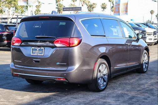 Granite Crystal Metallic Clearcoat 2019 Chrysler Pacifica Hybrid Limited