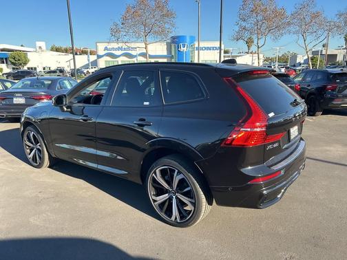 2022 Volvo XC60 Recharge Plug-In Hybrid T8 R-Design