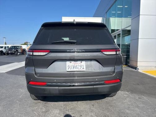 2022 Jeep Grand Cherokee Altitude