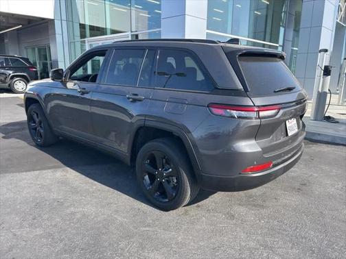 2022 Jeep Grand Cherokee Altitude