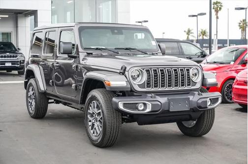 2025 Jeep Wrangler 4-Door Sahara 4x4