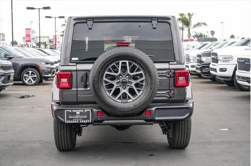 2025 Jeep Wrangler 4-Door Sahara 4x4