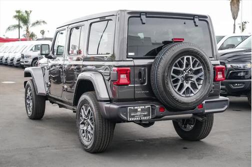 2025 Jeep Wrangler 4-Door Sahara 4x4