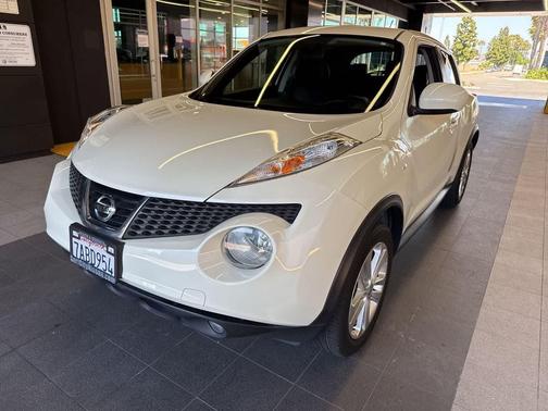White Pearl 2012 Nissan Juke SL