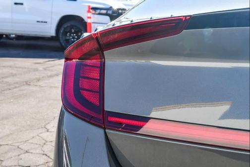 2022 Hyundai SONATA Hybrid Base