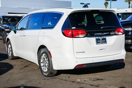 2026 Chrysler Voyager LX