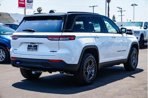2025 Jeep Grand Cherokee 4xe Trailhawk