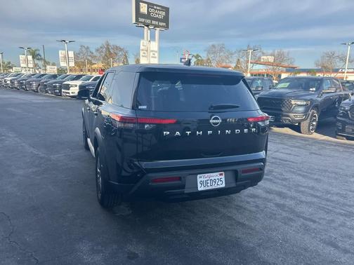 2025 Nissan Pathfinder S FWD