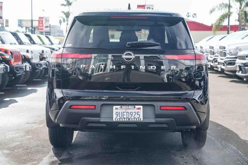 2025 Nissan Pathfinder S FWD
