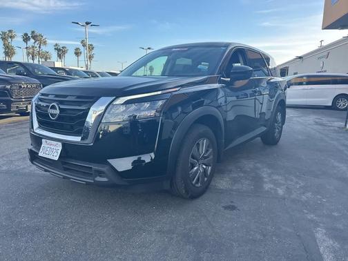 2025 Nissan Pathfinder S FWD