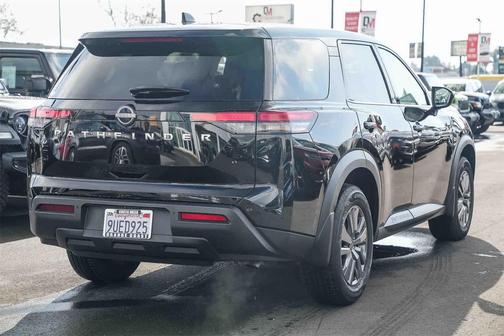 2025 Nissan Pathfinder S FWD