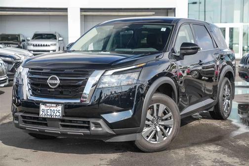 2025 Nissan Pathfinder S FWD