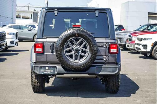 Granite Crystal Metallic Clearcoat 2026 Jeep Wrangler Sport S