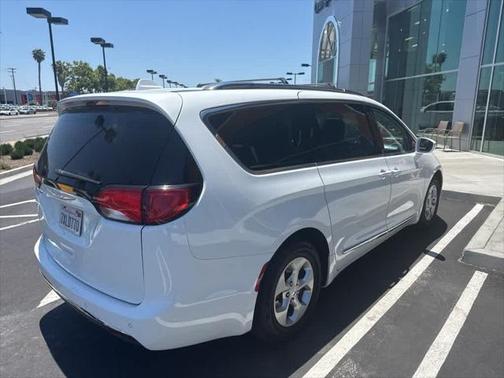 2017 Chrysler Pacifica Touring-L