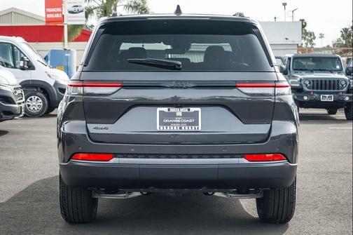 2026 Jeep Grand Cherokee Altitude