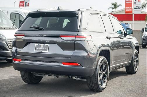 2026 Jeep Grand Cherokee Altitude