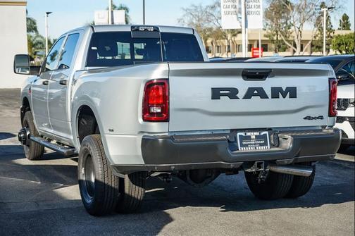 2026 RAM 3500 Tradesman Crew Cab 4x4 8' Box