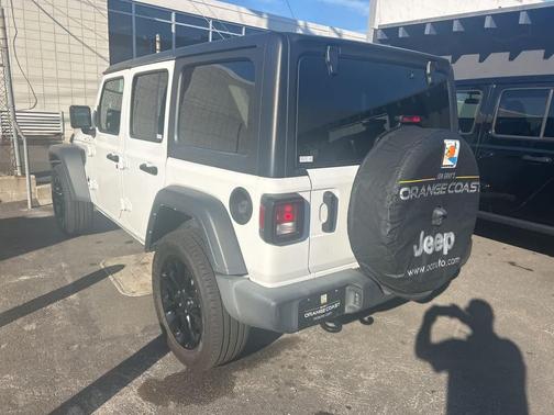 2022 Jeep Wrangler Unlimited Sport