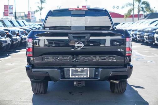 2024 Nissan Frontier SL