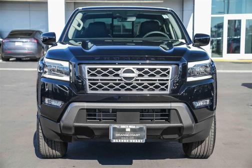 2024 Nissan Frontier SL