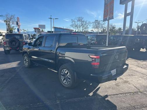 2024 Nissan Frontier SL