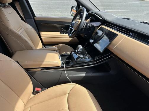 2025 Land Rover Range Rover Sport SE