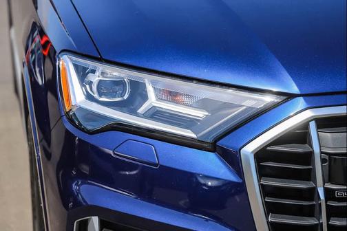 Navarra Blue Metallic 2023 Audi Q7 45 Premium