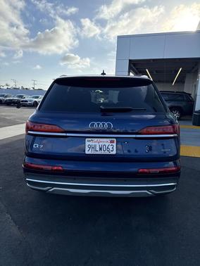 Navarra Blue Metallic 2023 Audi Q7 45 Premium