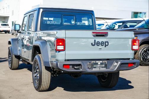 2026 Jeep Gladiator Sport