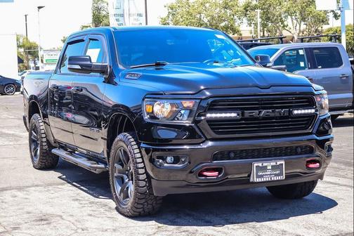 Diamond Black Crystal Pearlcoat 2021 RAM 1500 Big Horn/Lone Star