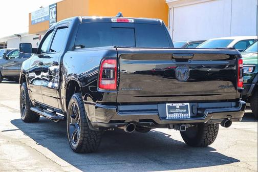 Diamond Black Crystal Pearlcoat 2021 RAM 1500 Big Horn/Lone Star