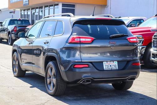 Granite Crystal Metallic Clearcoat 2017 Jeep Cherokee 75th Anniversary Edition FWD